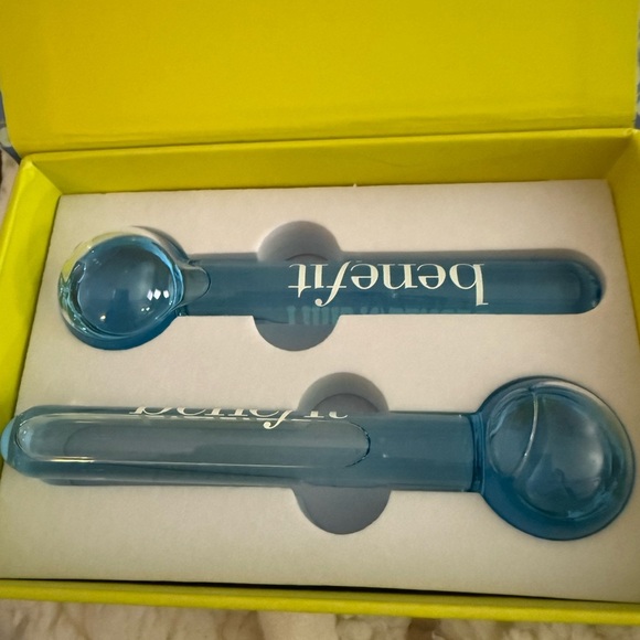 Benefit Depuff ‘N Chill Set New in Box - Picture 2 of 3